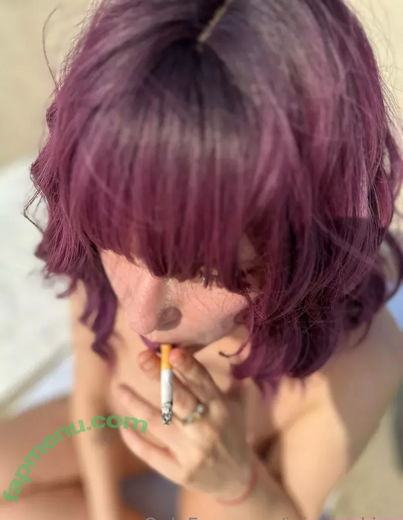 jojosmoking nude photo #0012 (jojo.sm0king)