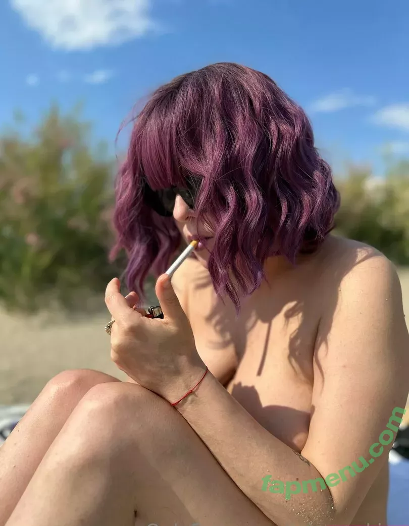 jojosmoking nude photo #0013 (jojo.sm0king)