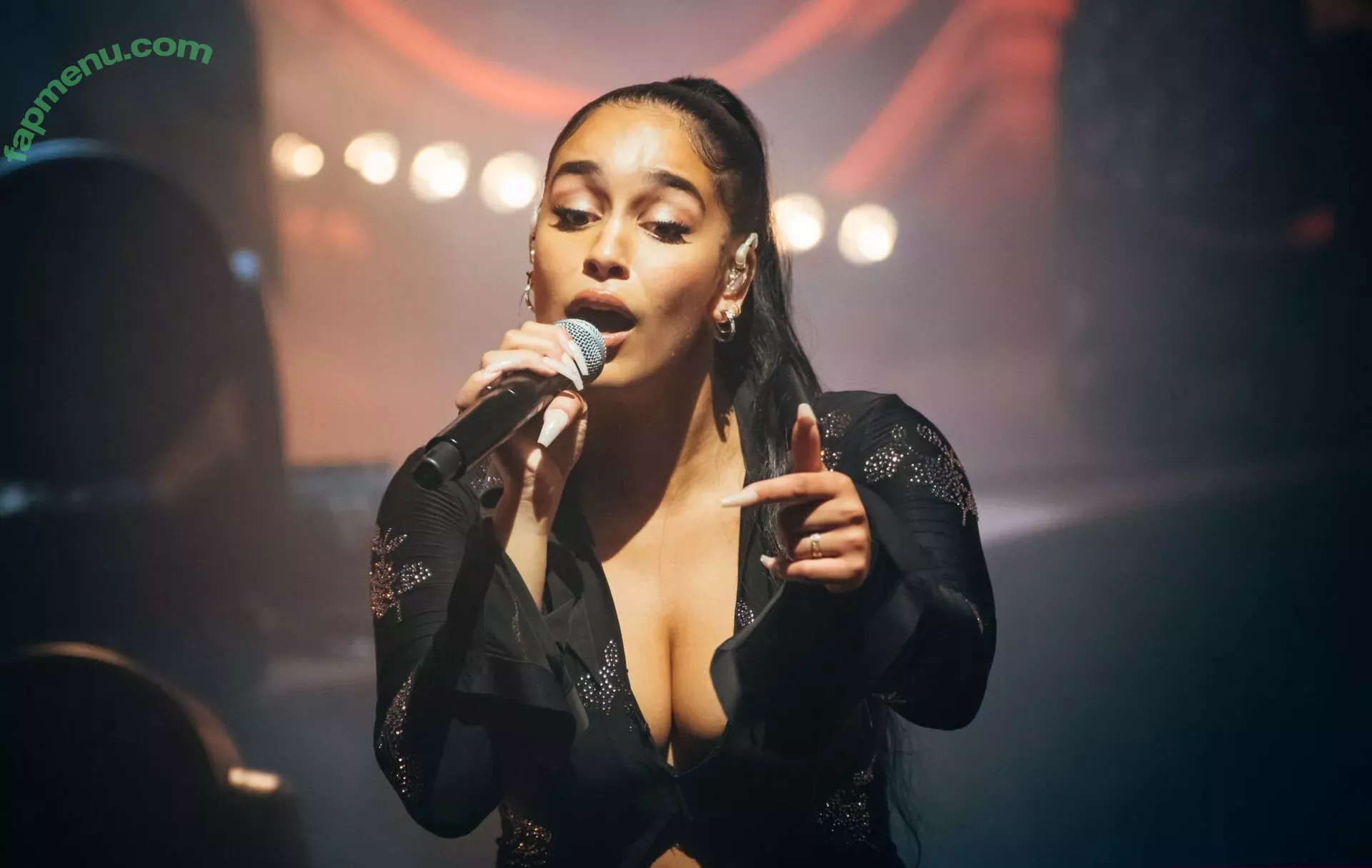 Jorja Smith nude photo #0068 (itstaaayy / jorjasmith_)