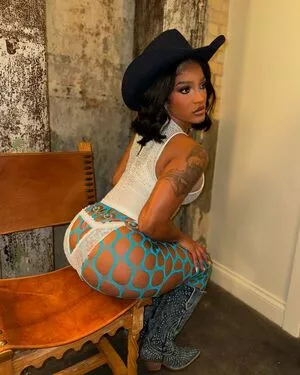 Joseline Hernandez / "The Puerto Rican Princess" / joseline / joselinescabaret / msjoseline nude photo #0186