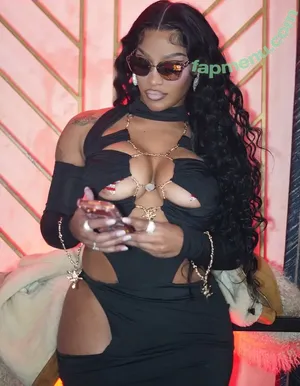 Joseline Hernandez / 