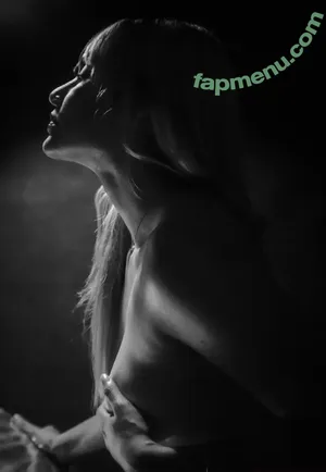 nude photo #0001