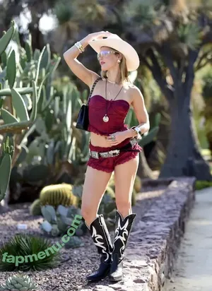 Joy Corrigan / _joycorrigan / joycorrigan / officialjoycorrigan nude photo #1970