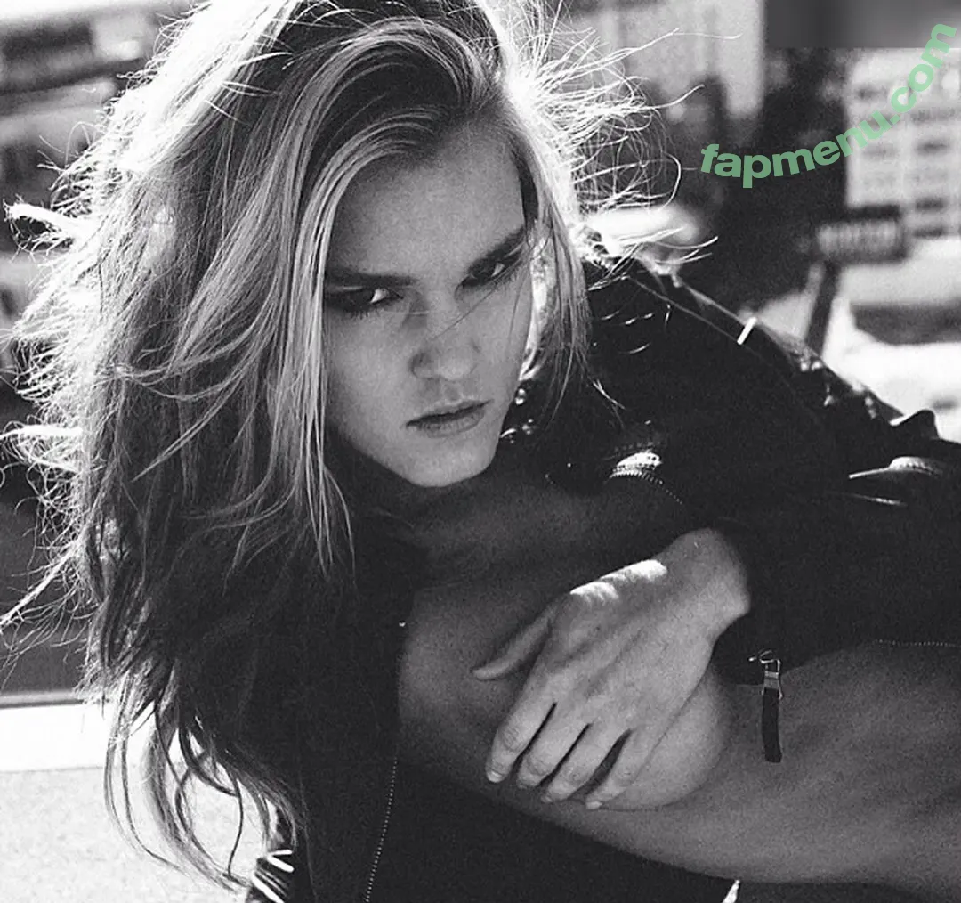 Joy Corrigan nude photo #1808 (_joycorrigan / joycorrigan / officialjoycorrigan)