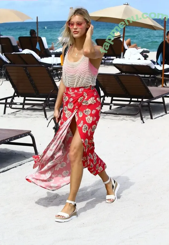 Joy Corrigan nude photo #1864 (_joycorrigan / joycorrigan / officialjoycorrigan)