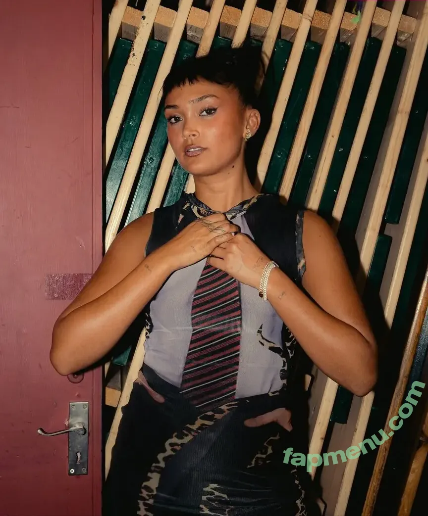 Joy Crookes nude photo #0084 (joycrookes / veronicaxbee)