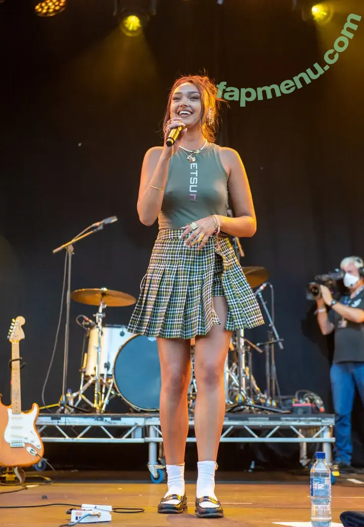 Joy Crookes nude photo #0107 (joycrookes / veronicaxbee)