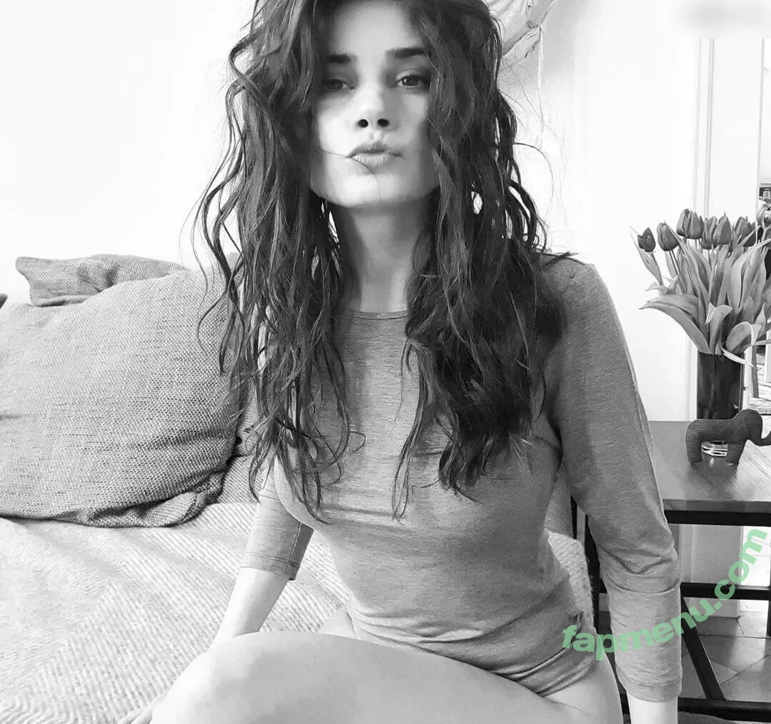 Joyce Ilg nude photo #0049 (mona.ameziane)