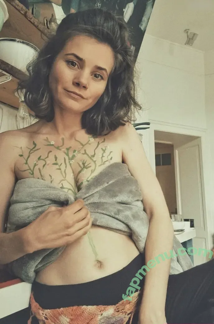 Joyce Ilg nude photo #0068 (mona.ameziane)