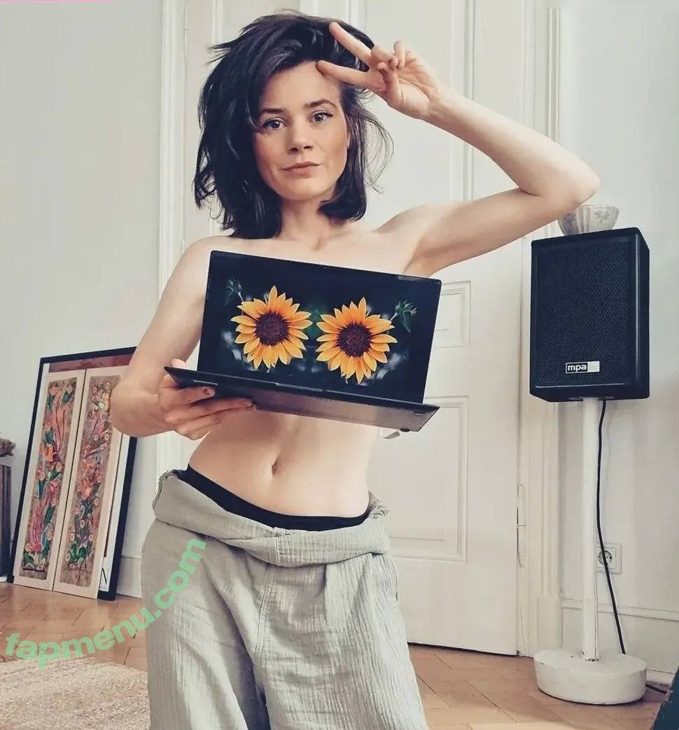 Joyce Ilg nude photo #0081 (mona.ameziane)