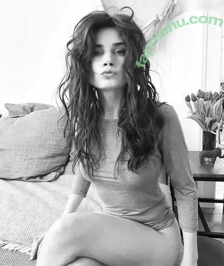 Joyce Ilg nude photo #0112 (mona.ameziane)