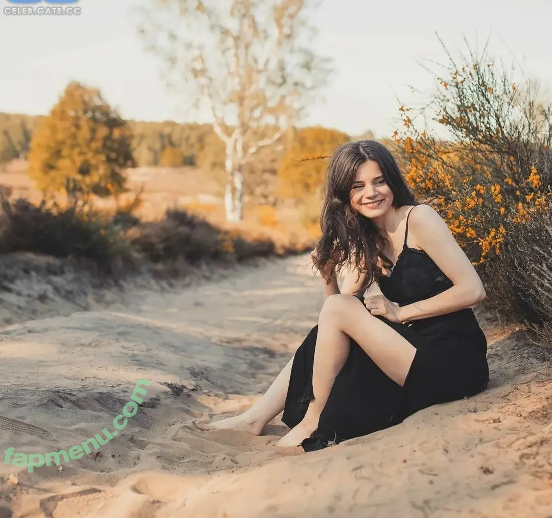 Joyce Ilg nude photo #0300 (mona.ameziane)