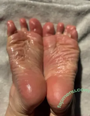 joyfullfeet / joy.fullfeet nude photo #0099