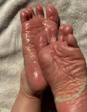 joyfullfeet / joy.fullfeet nude photo #0111