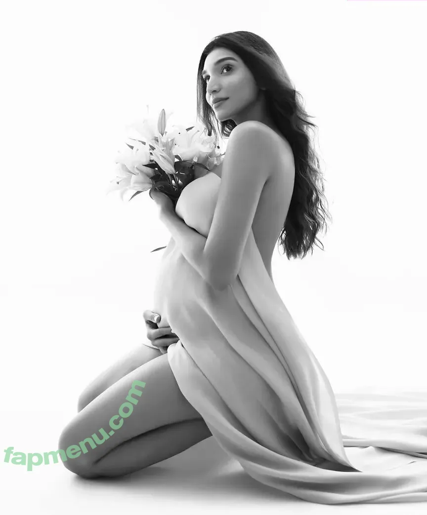 Juhi Godambe Jain nude photo #0001 (Juhi Godambe Jain)