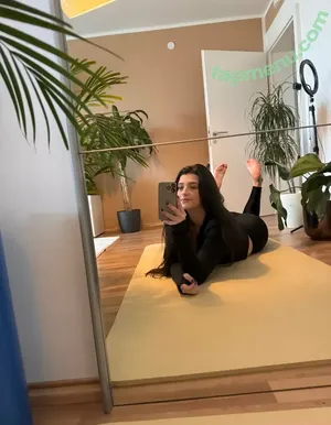 Juicyxlana nude photo #0047