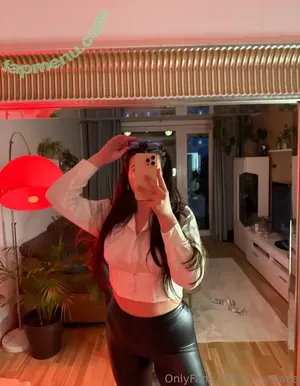 Juicyxlana nude photo #0048