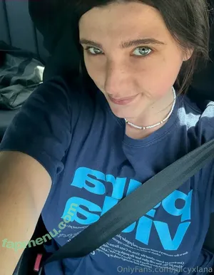 Juicyxlana nude photo #0052