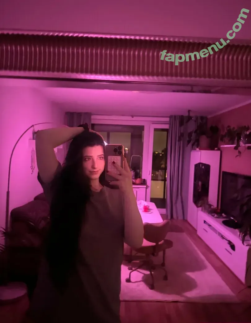 Juicyxlana nude photo #0023 (lana.bvb09)