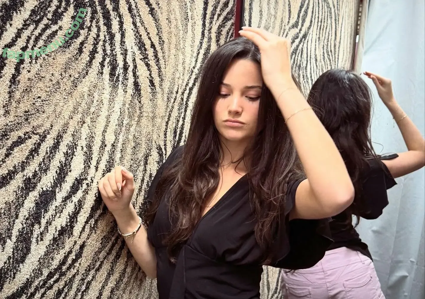 Jules LeBlanc/Annie LeBlanc nude photo #0015 (Jules LeBlanc / julesleblanc)