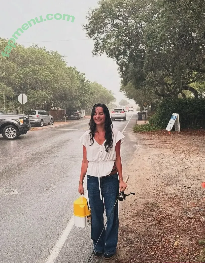 Jules LeBlanc/Annie LeBlanc nude photo #0021 (Jules LeBlanc / julesleblanc)