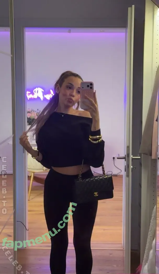 Julesboringlife nude photo #0760 (julesboringlife2488)