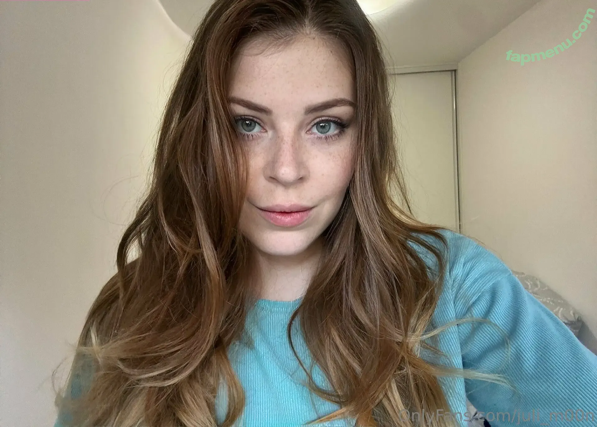 juli_m00n nude photo #0011 (juli_moon_official)