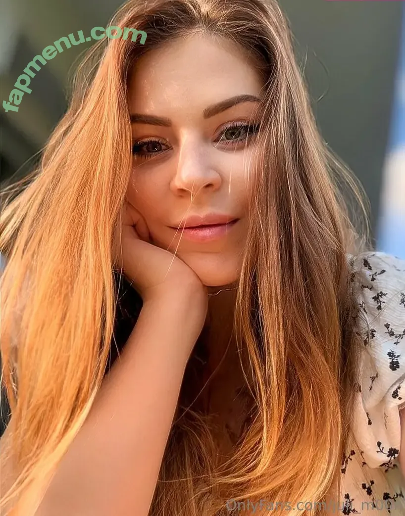 juli_m00n nude photo #0014 (juli_moon_official)