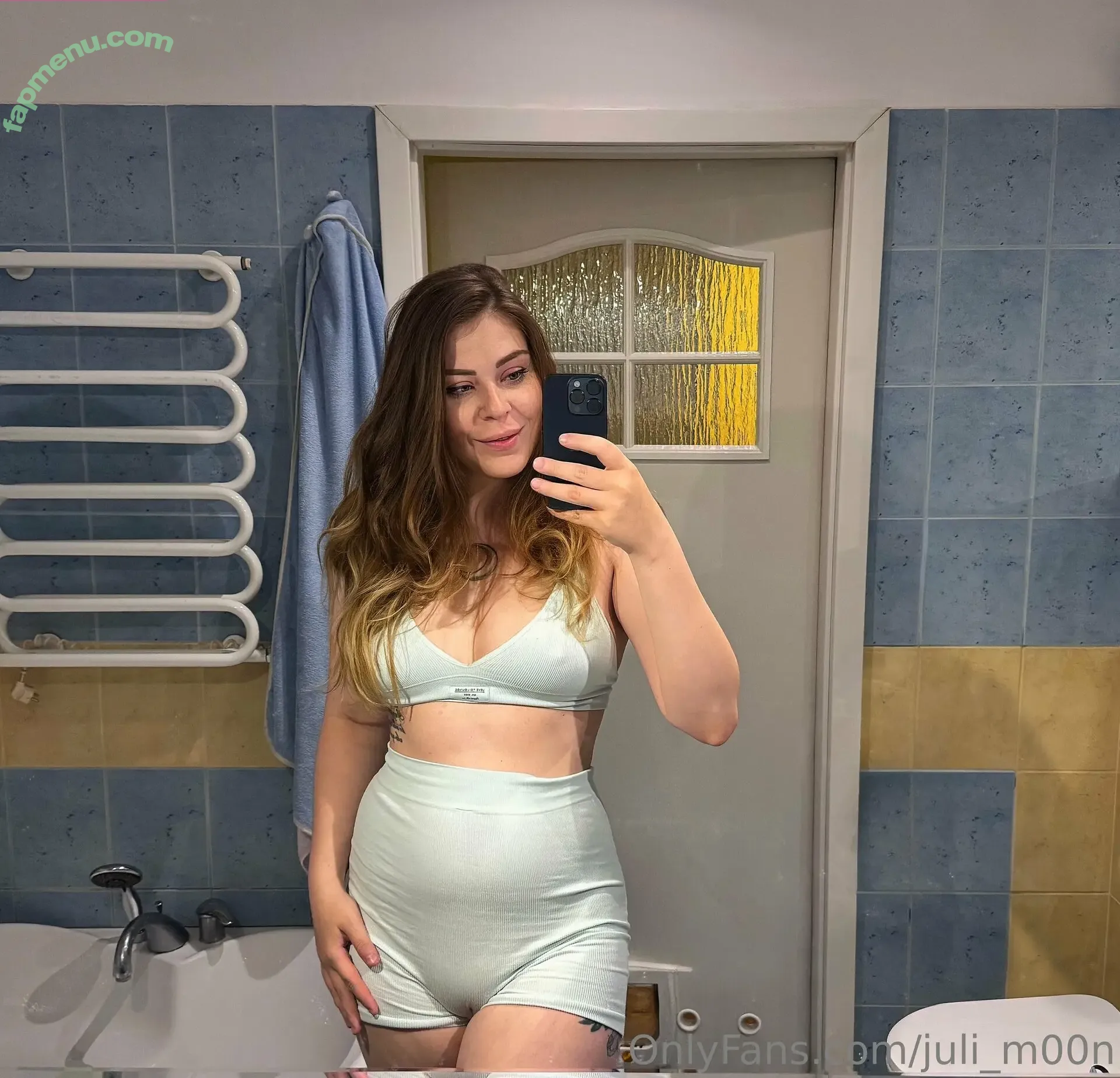 juli_m00n nude photo #0016 (juli_moon_official)