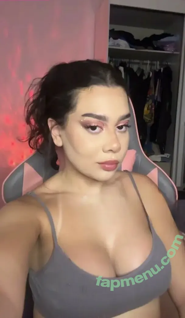 Julia Alvarenga nude photo #0020 (julinhafuracaoo / kjuliak)