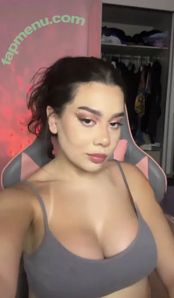 Julia Alvarenga nude photo #0021 (julinhafuracaoo / kjuliak)