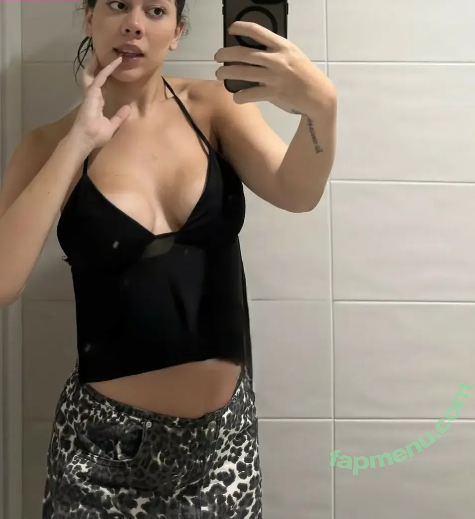 Julia Alvarenga nude photo #0113 (julinhafuracaoo / kjuliak)