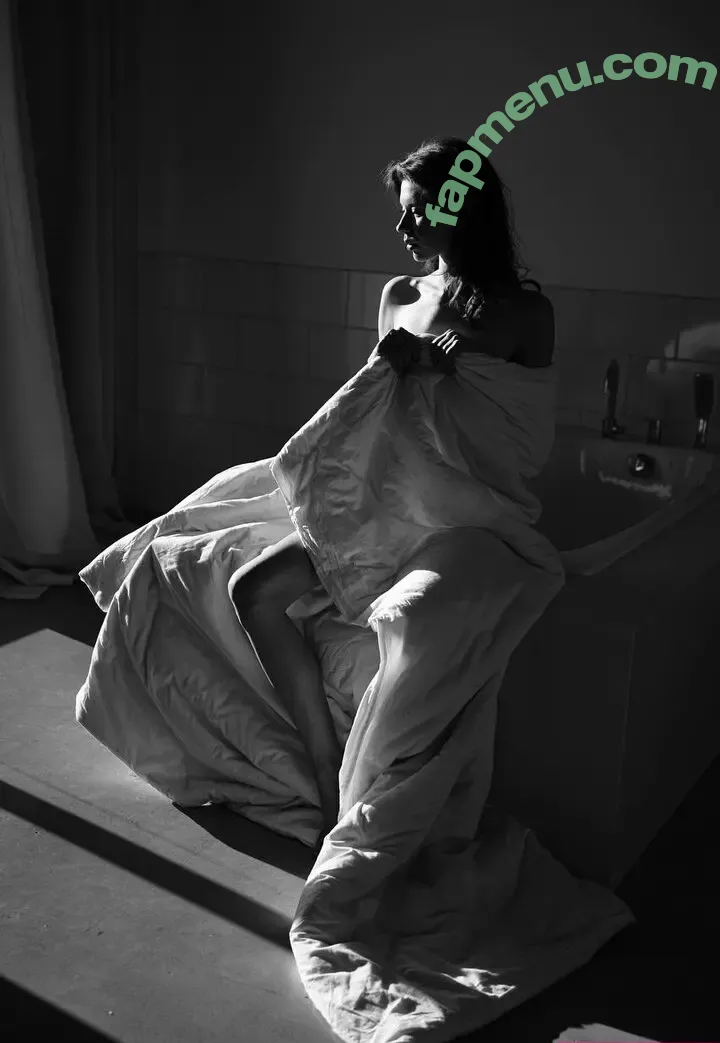 Julia Artemova nude photo #0099 (arte_nova / jujulart / julia.artemova)