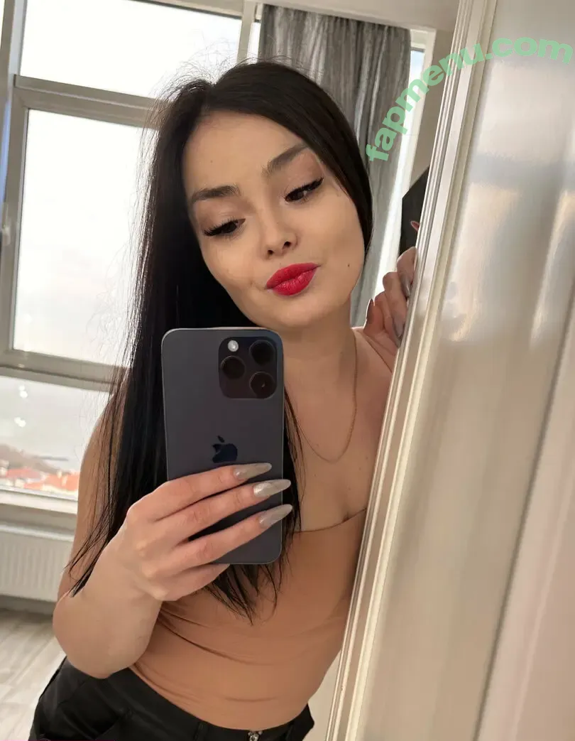 julia_astoria nude photo #0025 (julia_ny)
