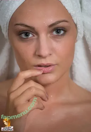 Julia Benesch / namastejuli nude photo #0062
