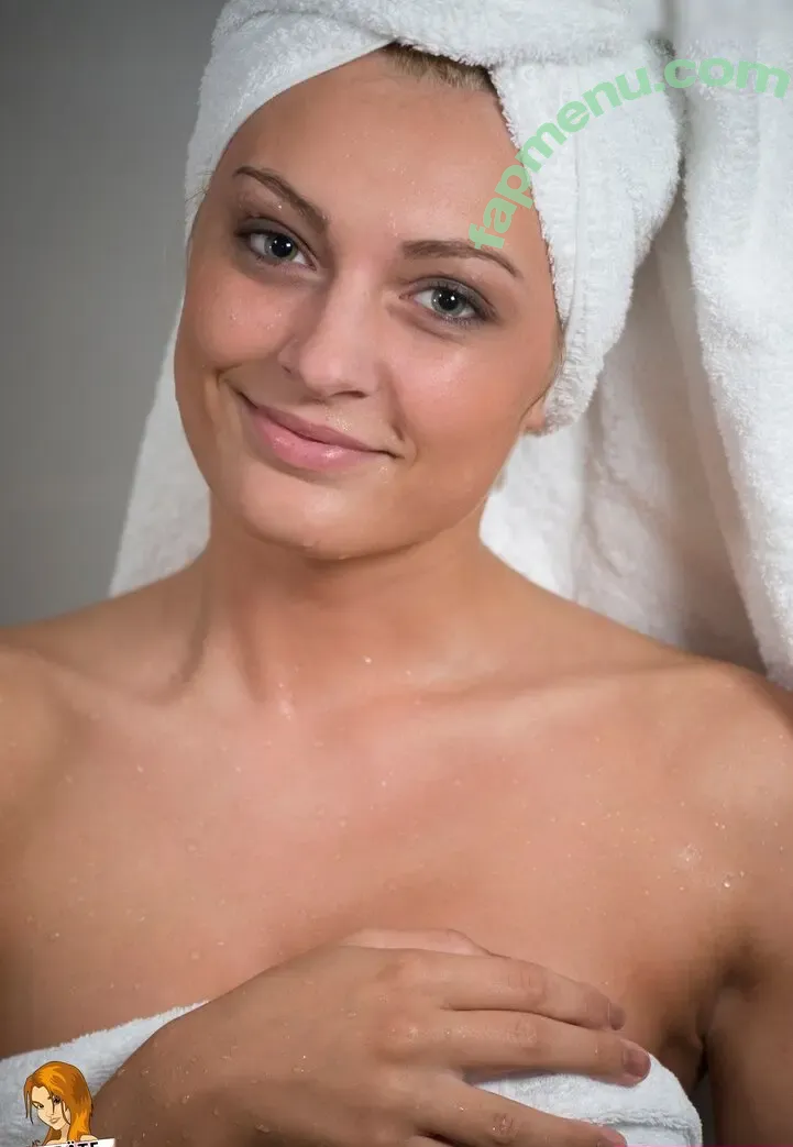 Julia Benesch nude photo #0048 (namastejuli)