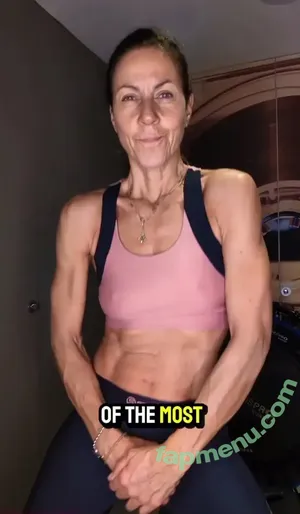 Julia Bradbury / Showing Breasts / therealjuliabradbury nude photo #0080