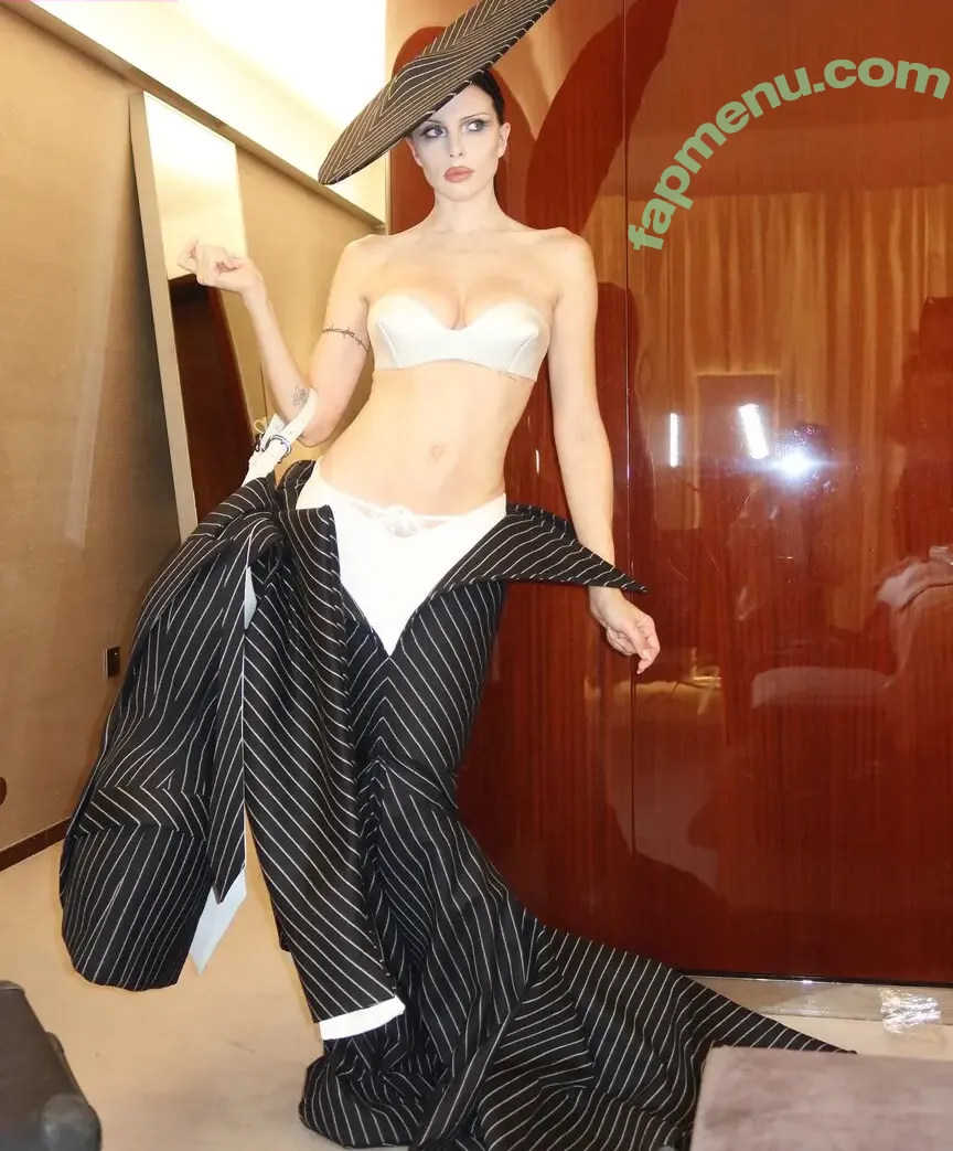 Julia Fox nude photo #0242 (Uncut Gems / juliafox / juliafoxx)