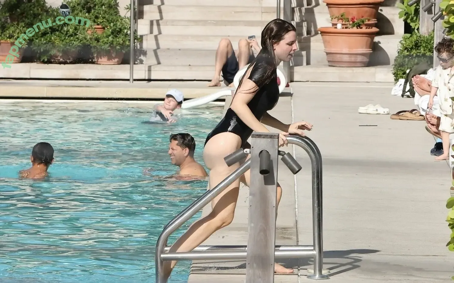 Julia Fox nude photo #0282 (Uncut Gems / juliaFox / juliafoxx)