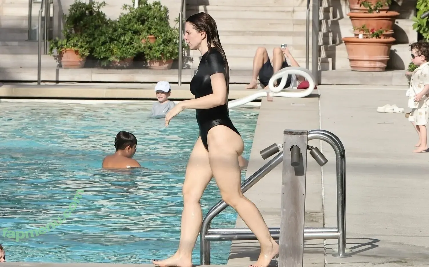 Julia Fox nude photo #0284 (Uncut Gems / juliaFox / juliafoxx)