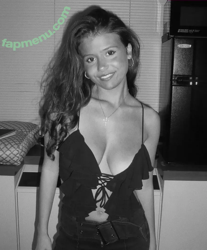 Julia Garcia nude photo #0015 (Ju Luz / ju.ga2 / ju1iaisabe11a)
