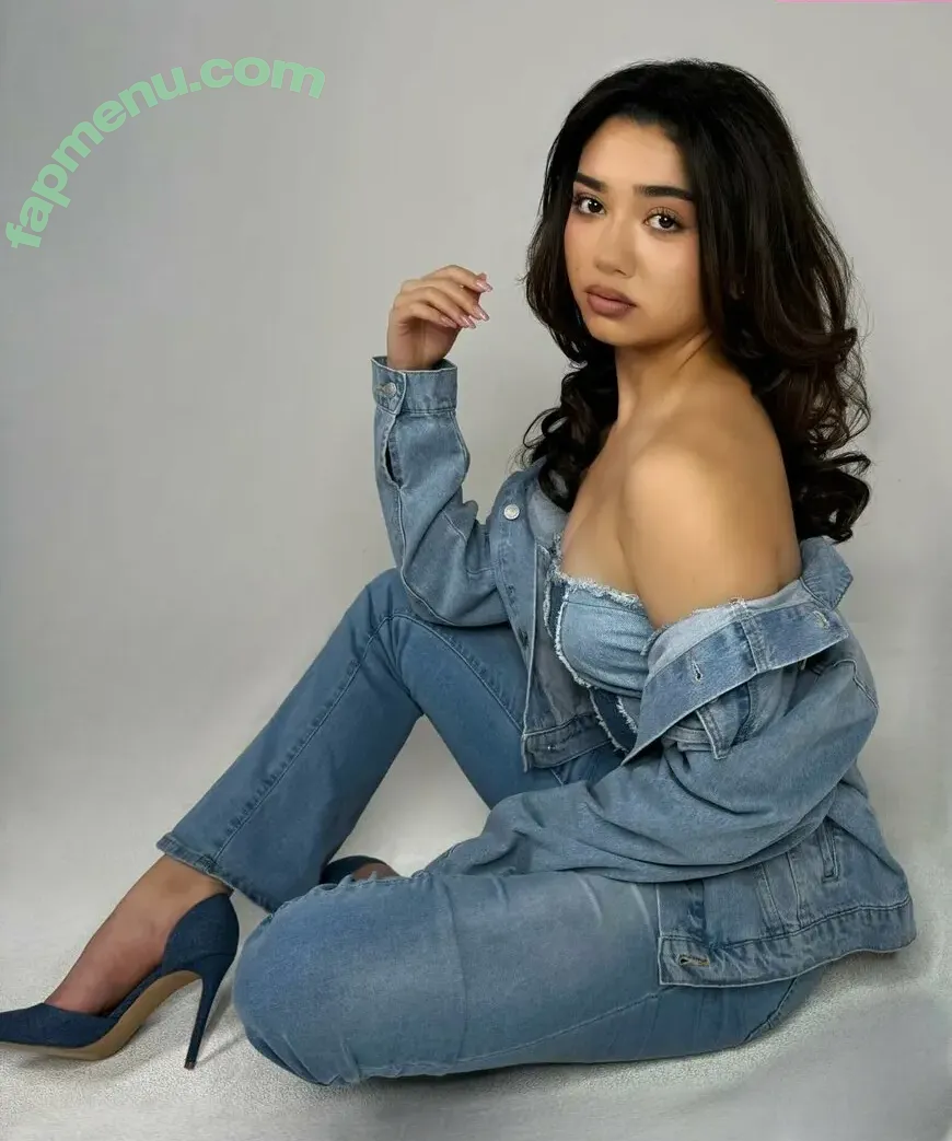 Julia Garcia nude photo #0174 (Ju Luz / ju.ga2 / realjuliagarcia)