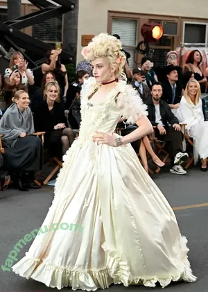 Julia Garner / juliagarnerofficial / ztyg_29 nude photo #0295