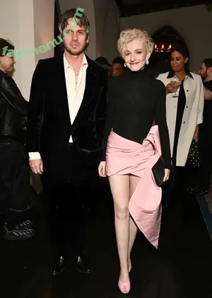 Julia Garner / juliagarnerofficial / ztyg_29 nude photo #0301