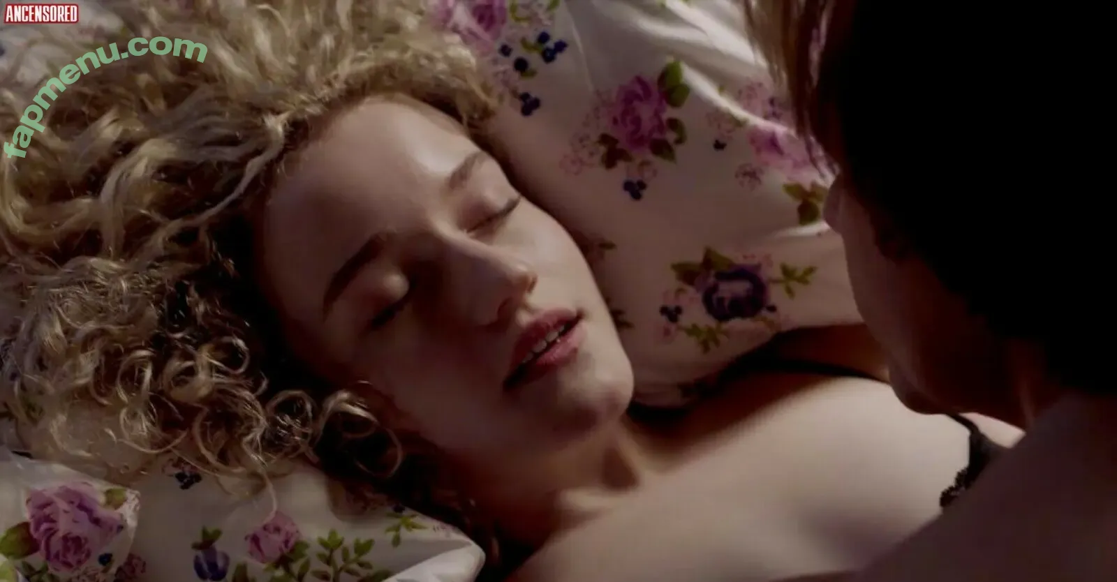 Julia Garner nude photo #0171 (juliagarnerofficial)