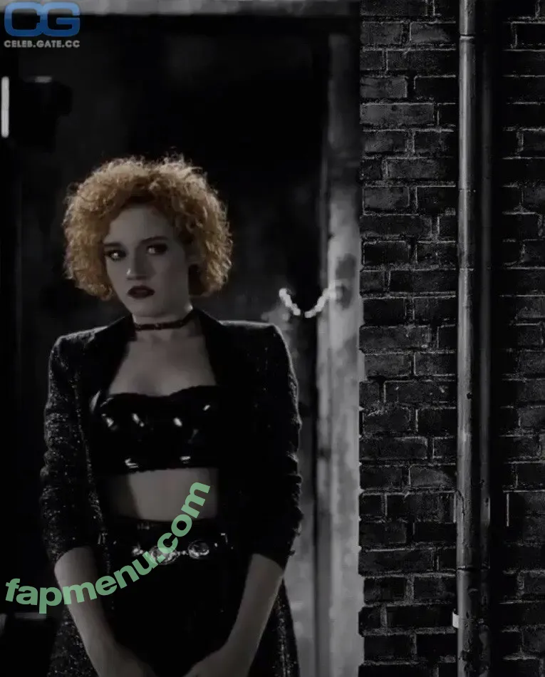 Julia Garner nude photo #0182 (juliagarnerofficial)