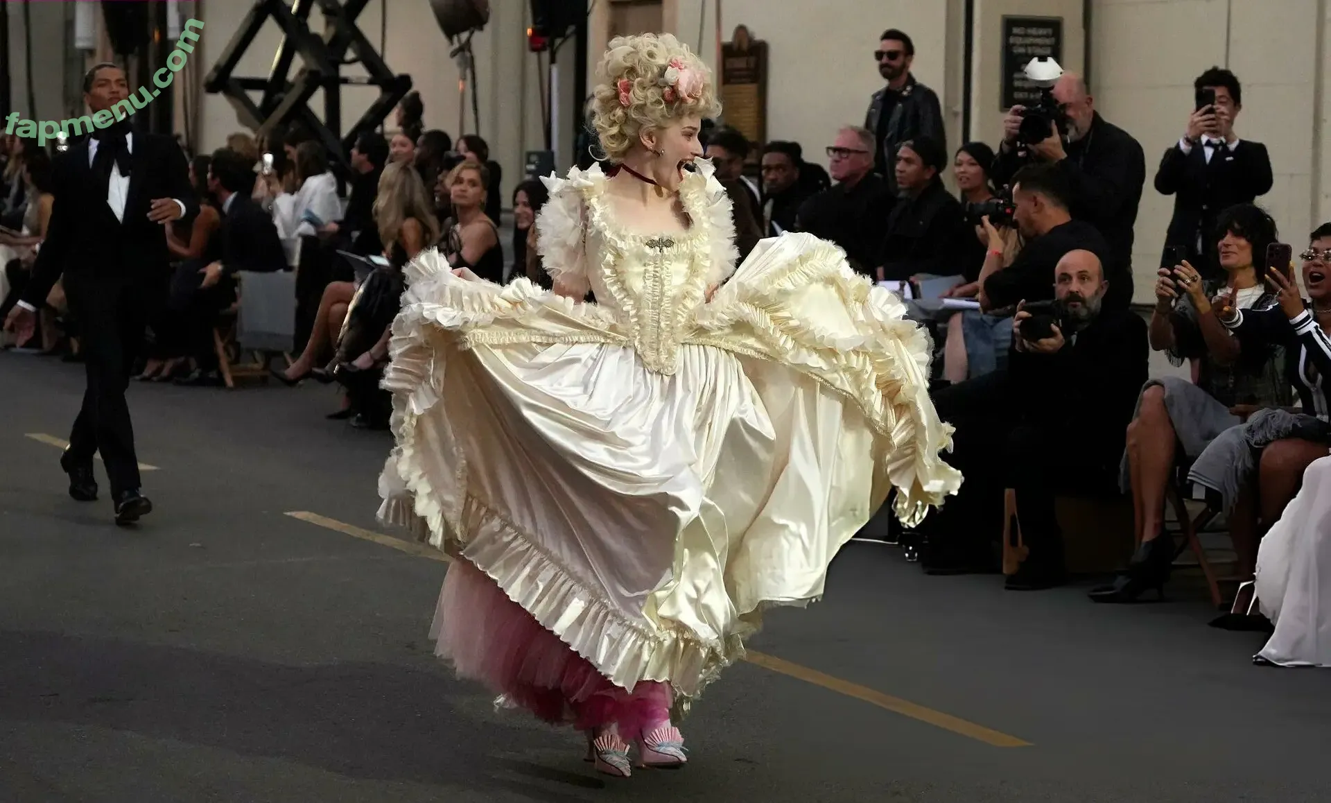 Julia Garner nude photo #0294 (juliagarnerofficial)