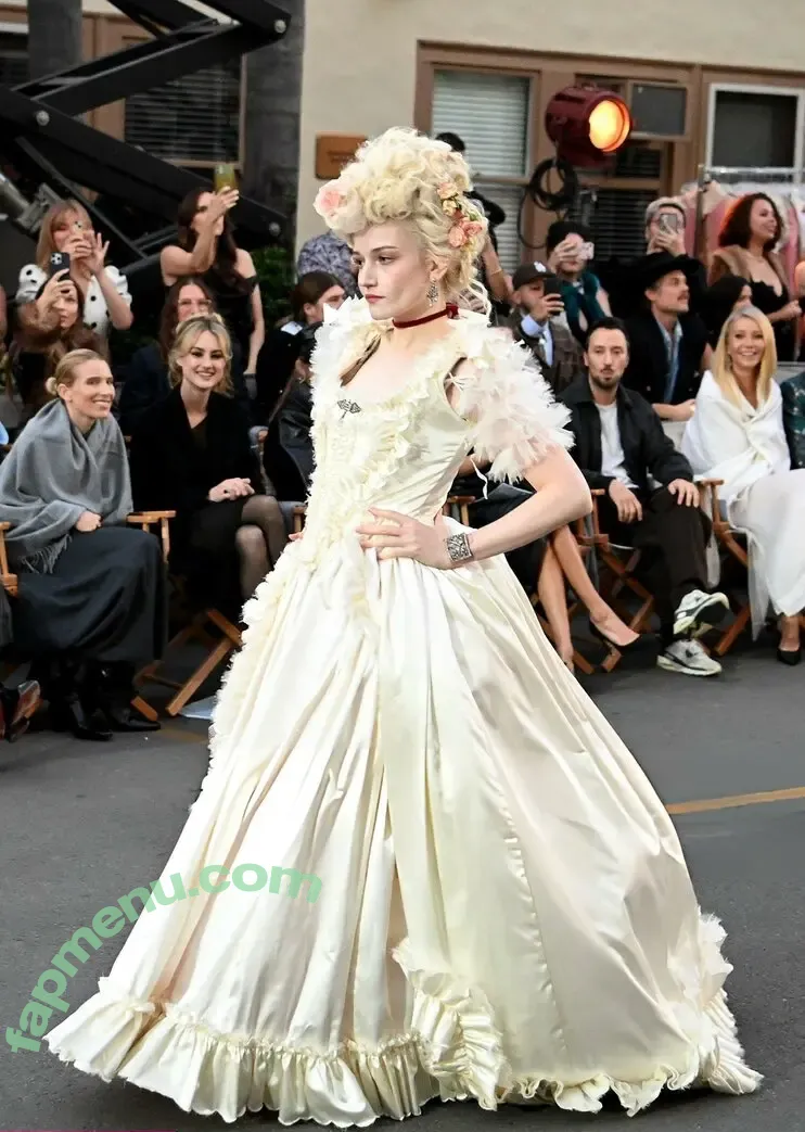 Julia Garner nude photo #0295 (juliagarnerofficial / ztyg_29)