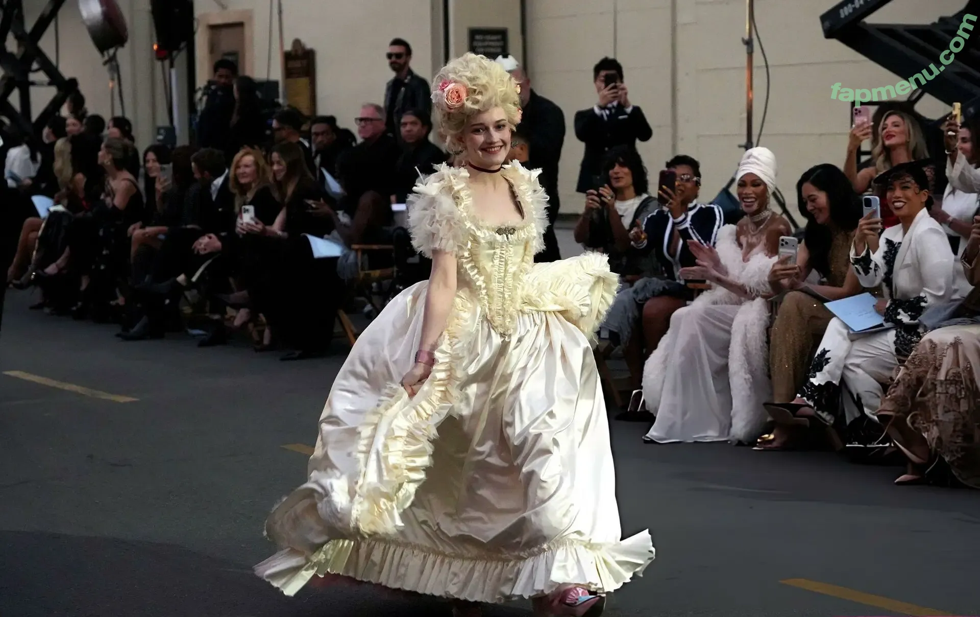 Julia Garner nude photo #0296 (juliagarnerofficial / ztyg_29)