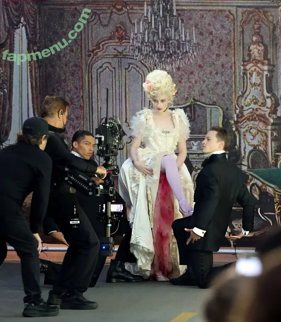 Julia Garner nude photo #0297 (juliagarnerofficial / ztyg_29)